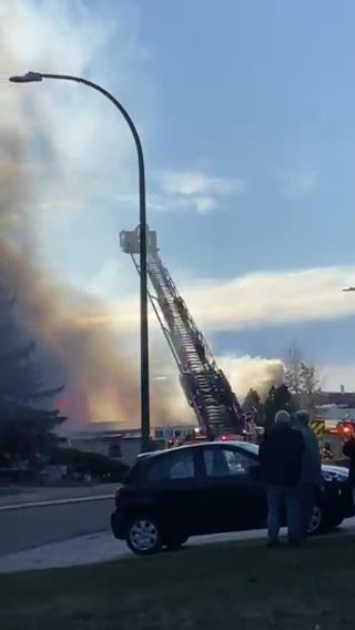 Три къщи в квартал Летбридж на Indian Battle Heights бяха