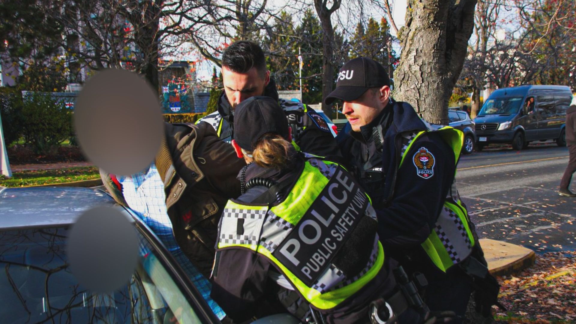 Полицията във Виктория арестува мъж обвинен в ускоряване на автомобила