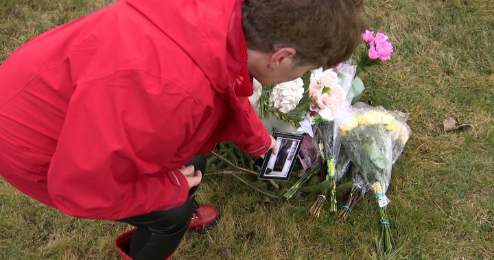 Даян Линдън се бори със сълзите, посещавайки малкия мемориал, който