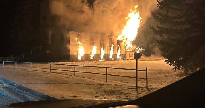 Пожарът в историческата църква Beiseker е умишлен палеж: RCMP