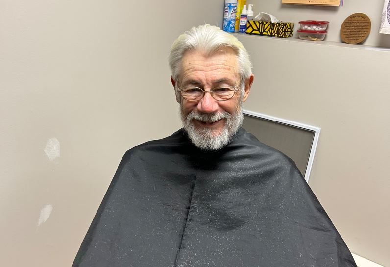 Семейство и приятели на пенсионер от Ню Брънзуик с деменция