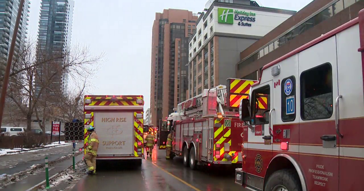 Пожарните екипи се справят бързо с пожара в хотела в центъра на Калгари