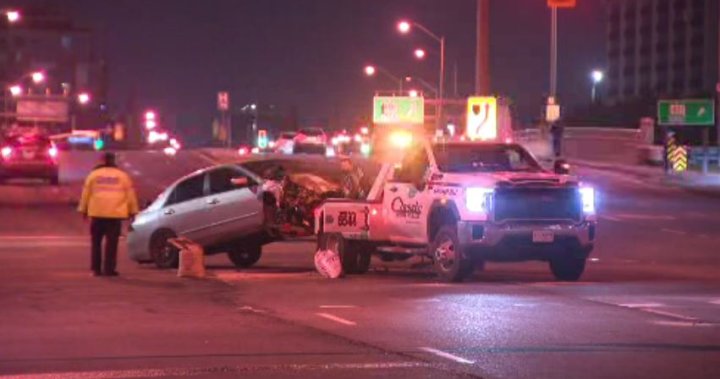 2 пешеходци ранени в Торонто след катастрофа с превозно средство OPP