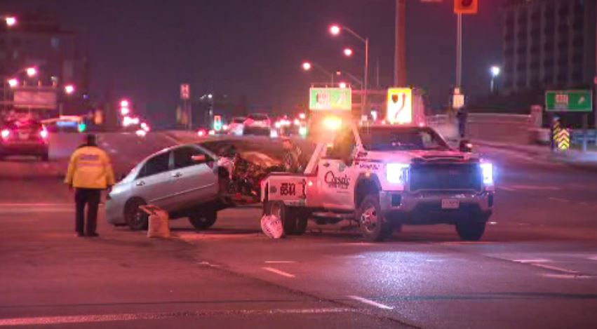 2 pedestrians injured in Toronto after vehicle flees from OPP, SIU say