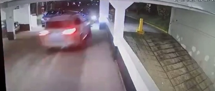 视频显示SUV在多伦多被扣押过程中“故意”撞击巡逻车：警方确认