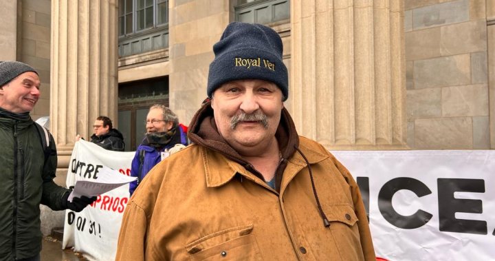 Протестиращите искат оставката на министъра на жилищното строителство на Квебек
