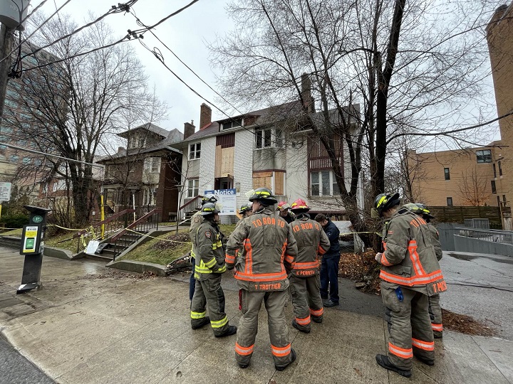 Toronto fire crews find body in two-alarm house fire, investigation opened