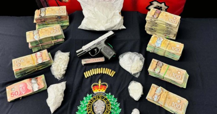 Двама мъже от Калгари, арестувани с кокаин на стойност 100 хиляди след разследване за наркотици