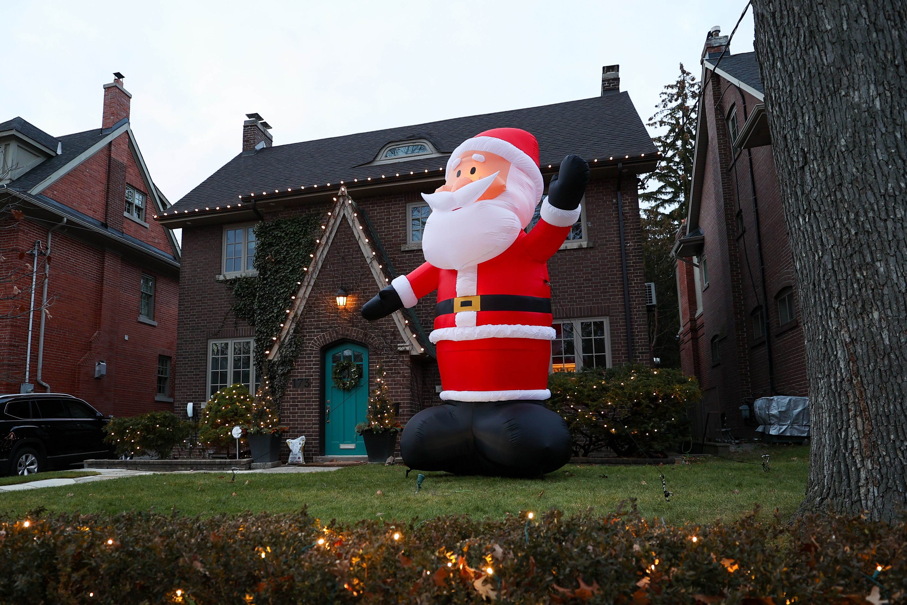 Изглежда като зелена Коледа за голяма част от Канада тази