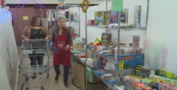 Понеделник отбеляза първия ден от раздаването на кошчета за Армията