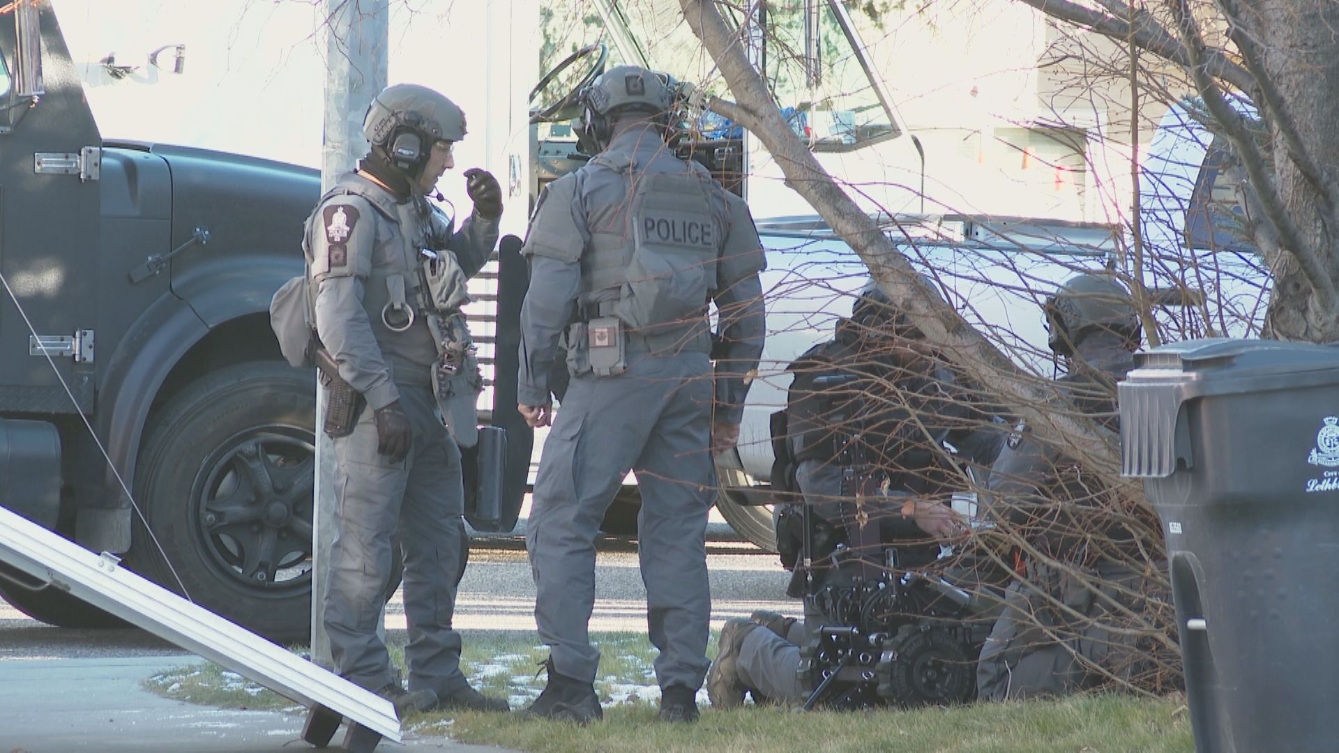 30 годишен мъж беше арестуван от полицейската служба в Летбридж след