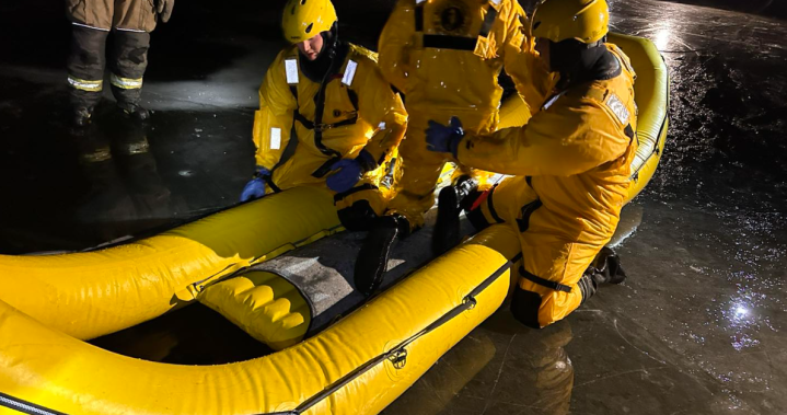 Мелфорт, Саск. пожарникарските екипи се гмуркат в обучение за спасяване на лед
