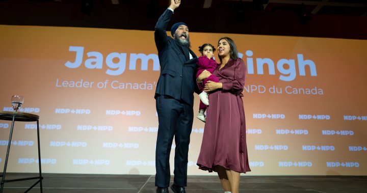Лидерът на NDP Jagmeet Singh приветства второто момиченце със съпругата си Gurkiran Kaur Sidhu