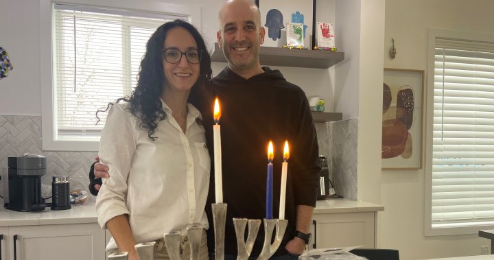 Празнуването на Ханука е „трудно“ за еврейската двойка в Калгари, притеснена за близките си в Израел