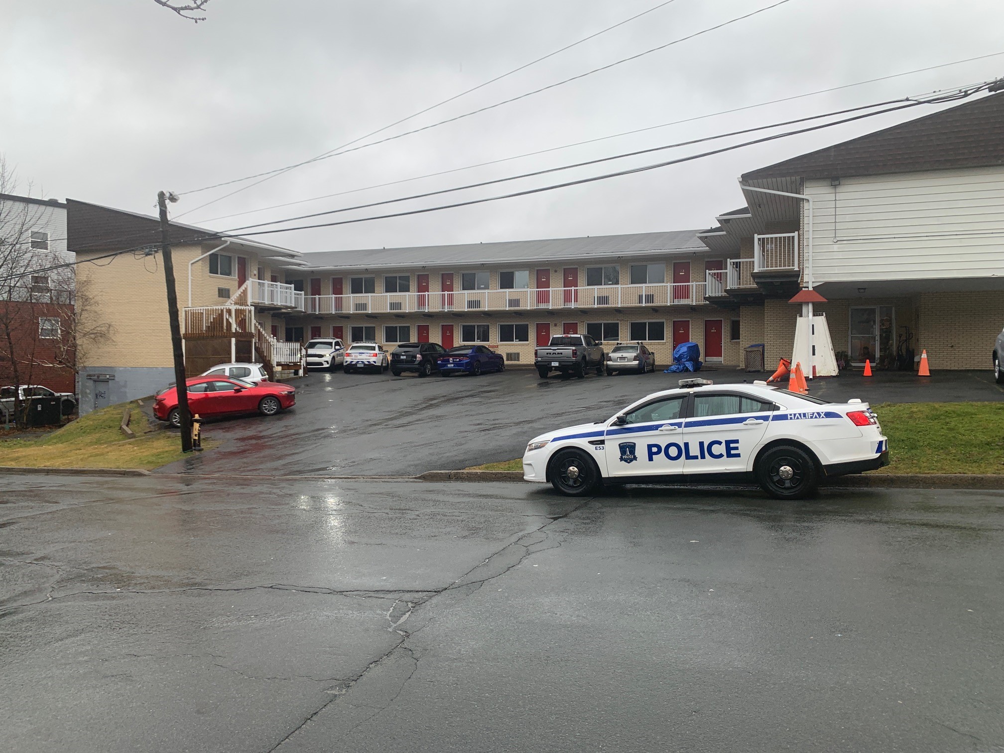 Шофьорът на заподозряно превозно средство в Дартмут Н С намушкан с