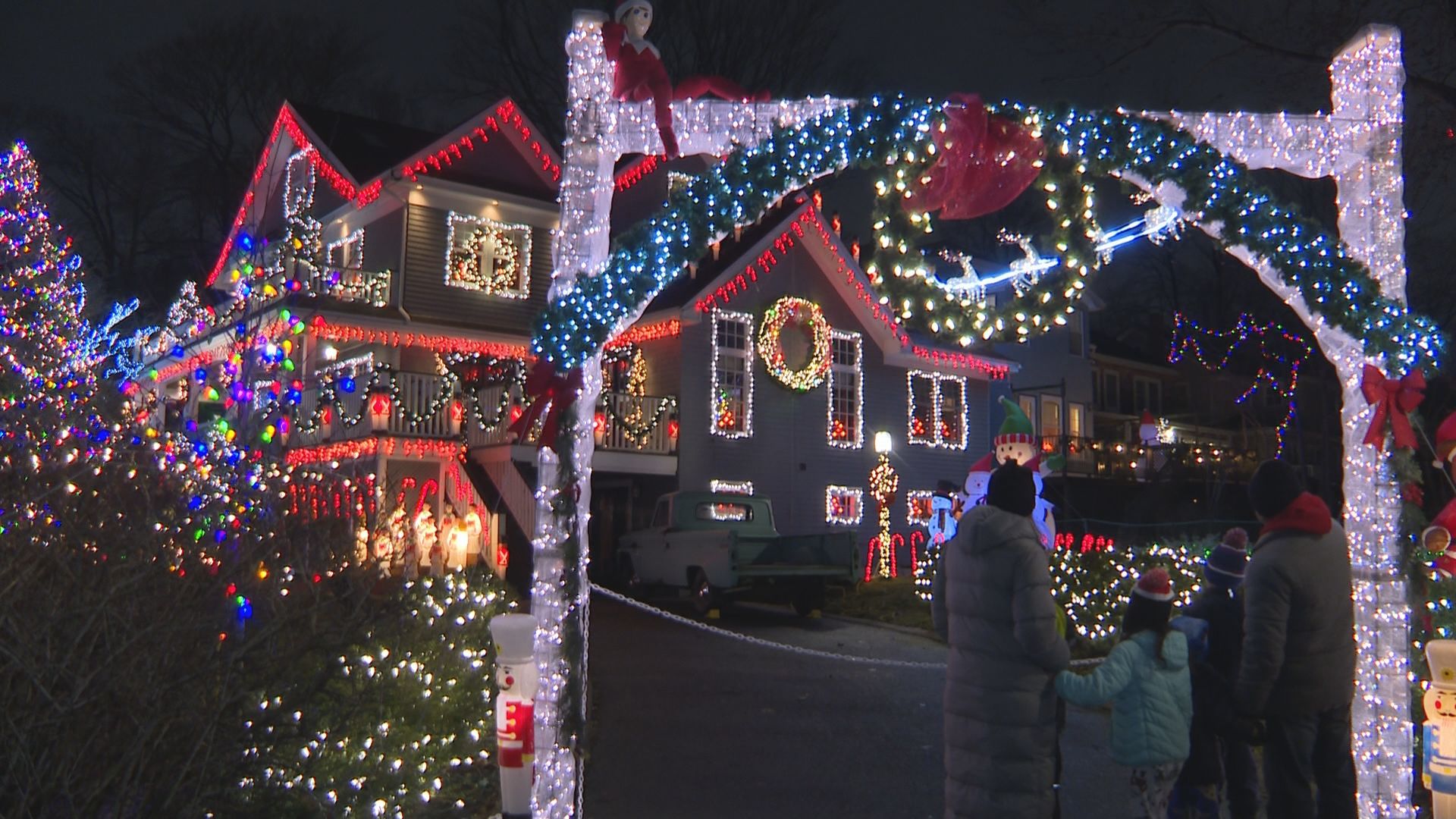 The story behind 2 brothers’ Christmas displays and how they keep lifting spirts