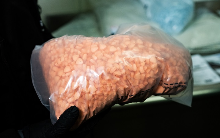 Полицията отговаряща на обаждане за неизвестен проблем откри лаборатория за