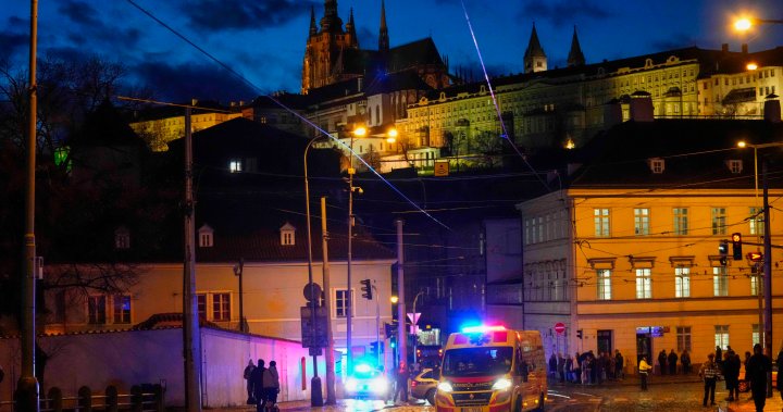 Началникът на полицията в Прага каза че въоръжен мъж който