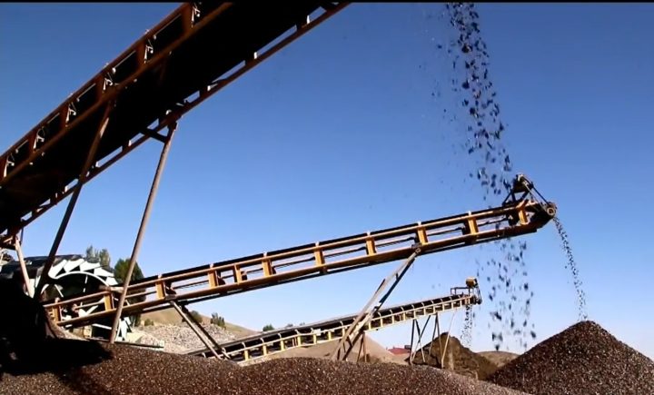 Федералното правителство казва че наблюдава китайска инвестиция в затруднена австралийска