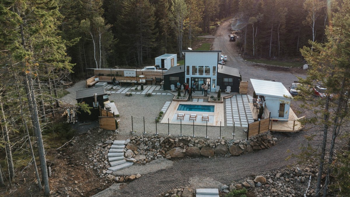 Last January, the business partners realized a dream and opened an eco-resort surrounded by nature trails and cabins in the woods, offering clients a chance to connect with themselves and nature.