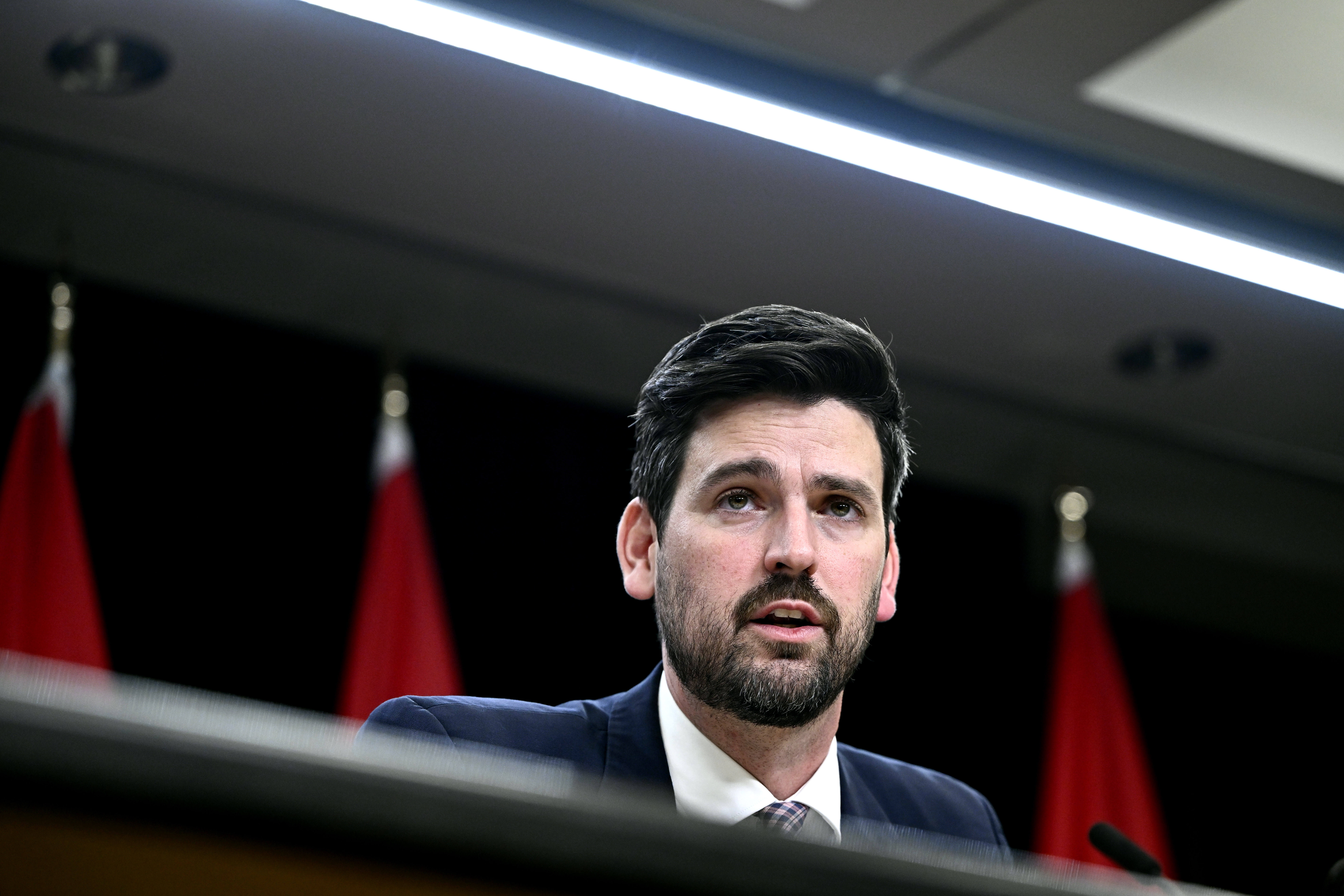 Министърът на жилищното настаняване Шон Фрейзър казва че потенциални промени