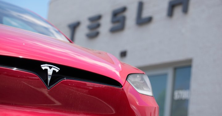 Tesla изтегля повече от 2 милиона автомобила, за да коригира проблема с автопилота 