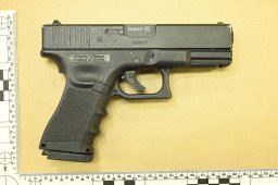 Continue reading: Replica gun found in stolen vehicle after man shot in leg by RCMP in Fort McMurray