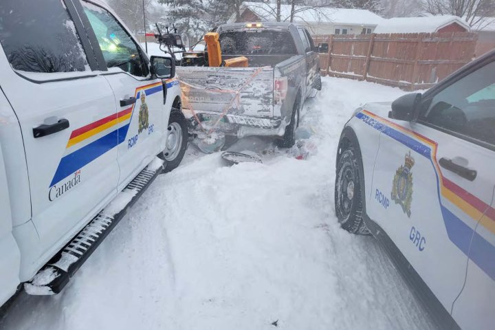 Manitoba RCMP vehicles rammed in Steinbach stolen-truck chase