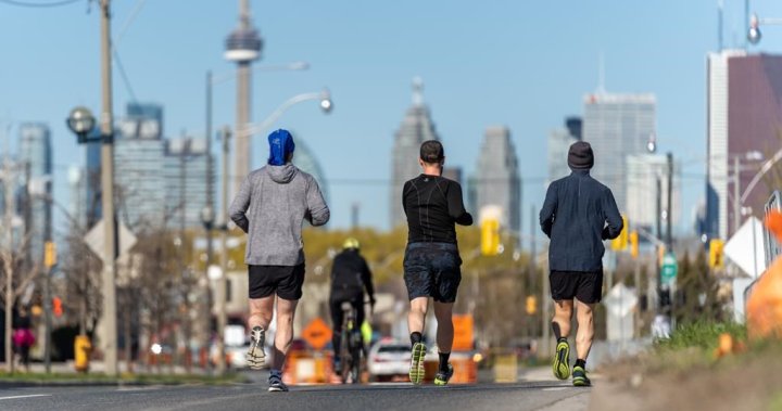 „Време е да възстановим тротоарите си“: нова петиция критикува клубовете за бягане в Торонто