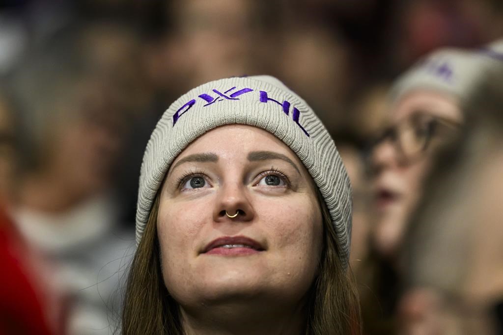 Професионалната женска хокейна лига пренасрочва мач между Отава и Бостън