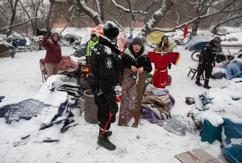 Близо един месец след обявяването на бездомността за извънредно положение