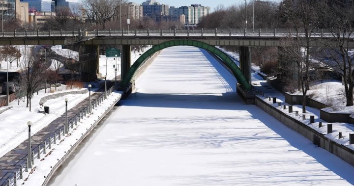 Тънък лед: Каналът Ридо в Отава все още не е отворен за каране на кънки, въпреки студеното време
