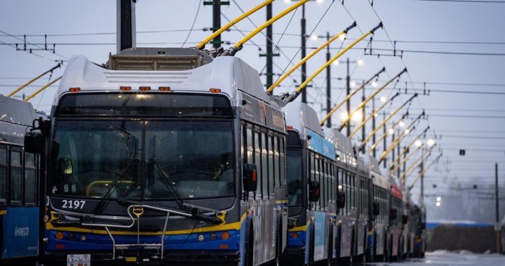 Автобусните услуги на Metro Vancouver и SeaBus се възобновяват в сряда сутринта
