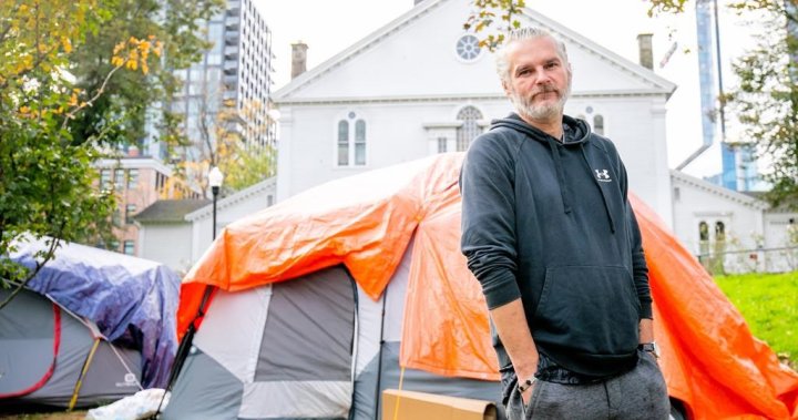 Жителите на лагера за бездомни в Халифакс предпочитат палатките пред новия приют за 3 милиона долара