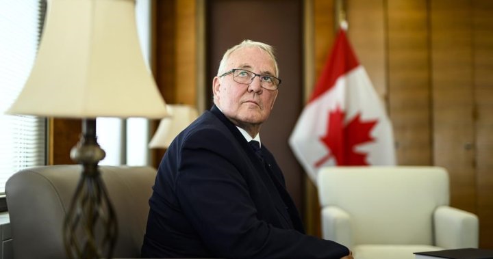 Военните нямат по голяма отговорност от защитата на канадците казва министърът