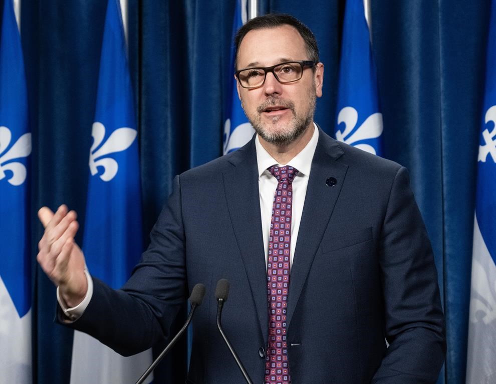 Quebec groups speak out against bill protecting secularism law