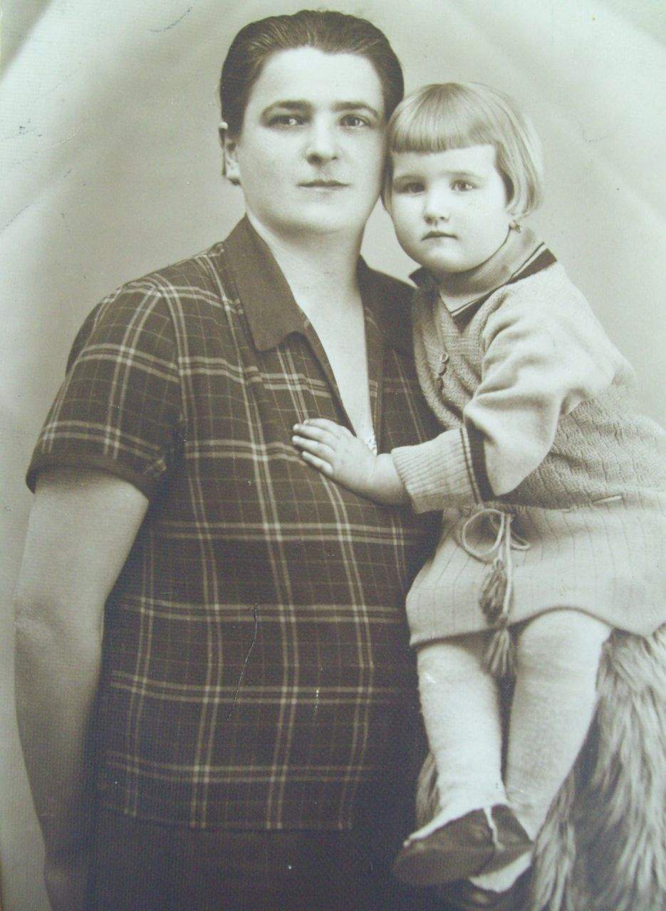 Hedy and mom