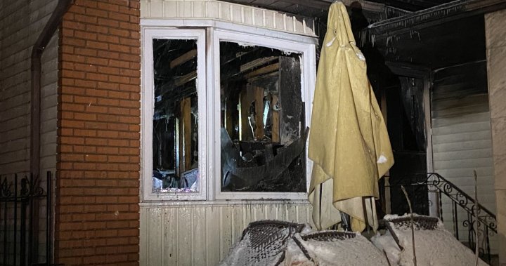 4 души са откарани в болница след пожар в къща в Северен Едмънтън