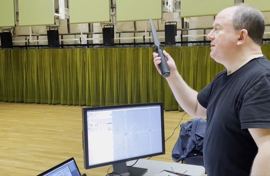 Dr Арлан Шулц от университета в Летбридж създаде първия по