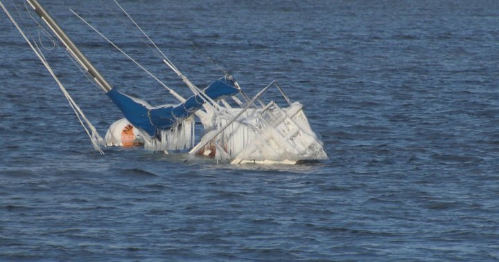 寒潮来袭，奥卡纳根湖中有近十艘帆船完全或部分沉没
