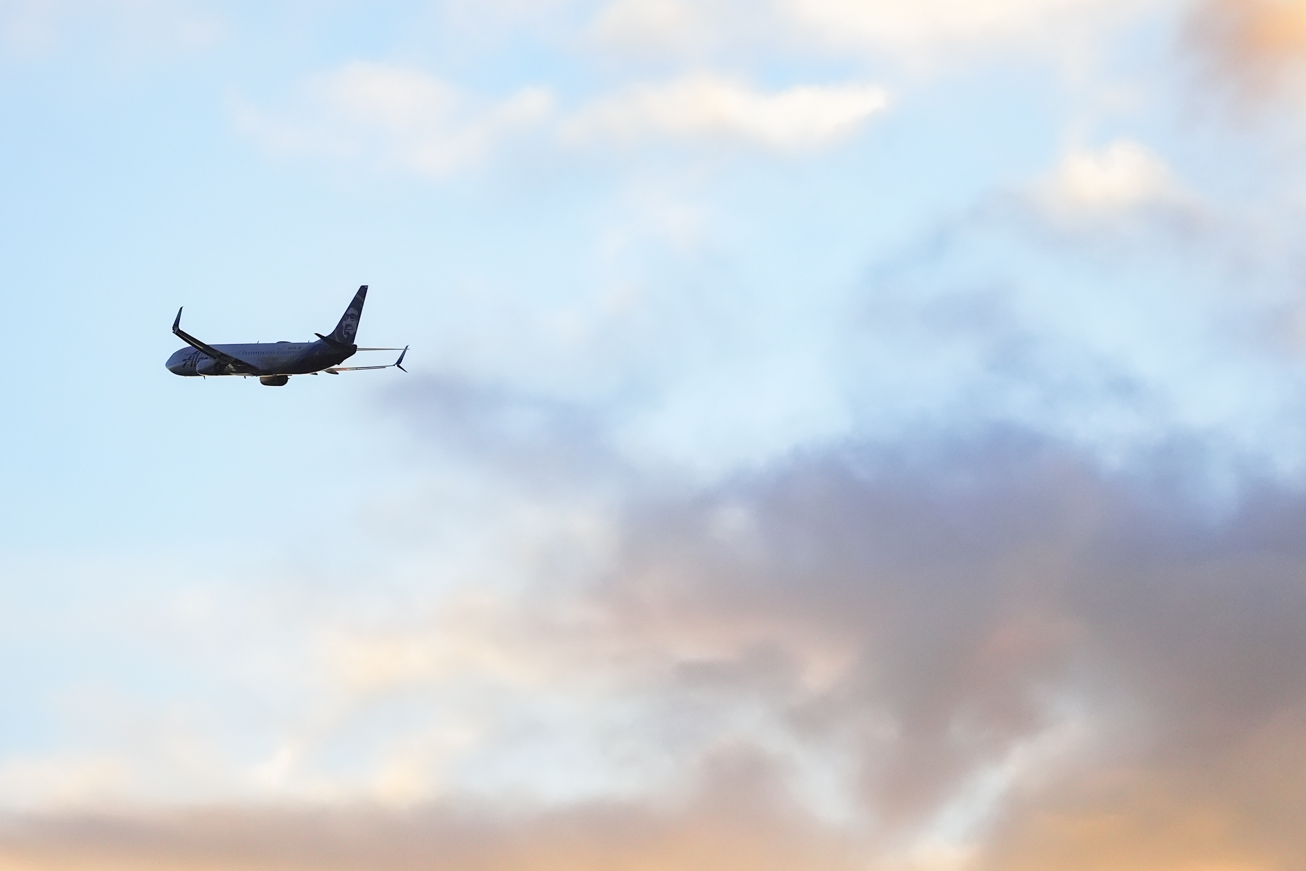 Самолетите 737 MAX 9 на Boeing се връщат в небето след