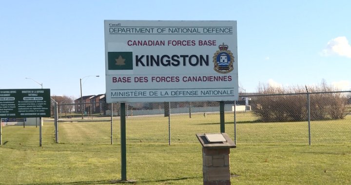 Цивилни служители във военни бази в Онтарио и Квебек в стачка