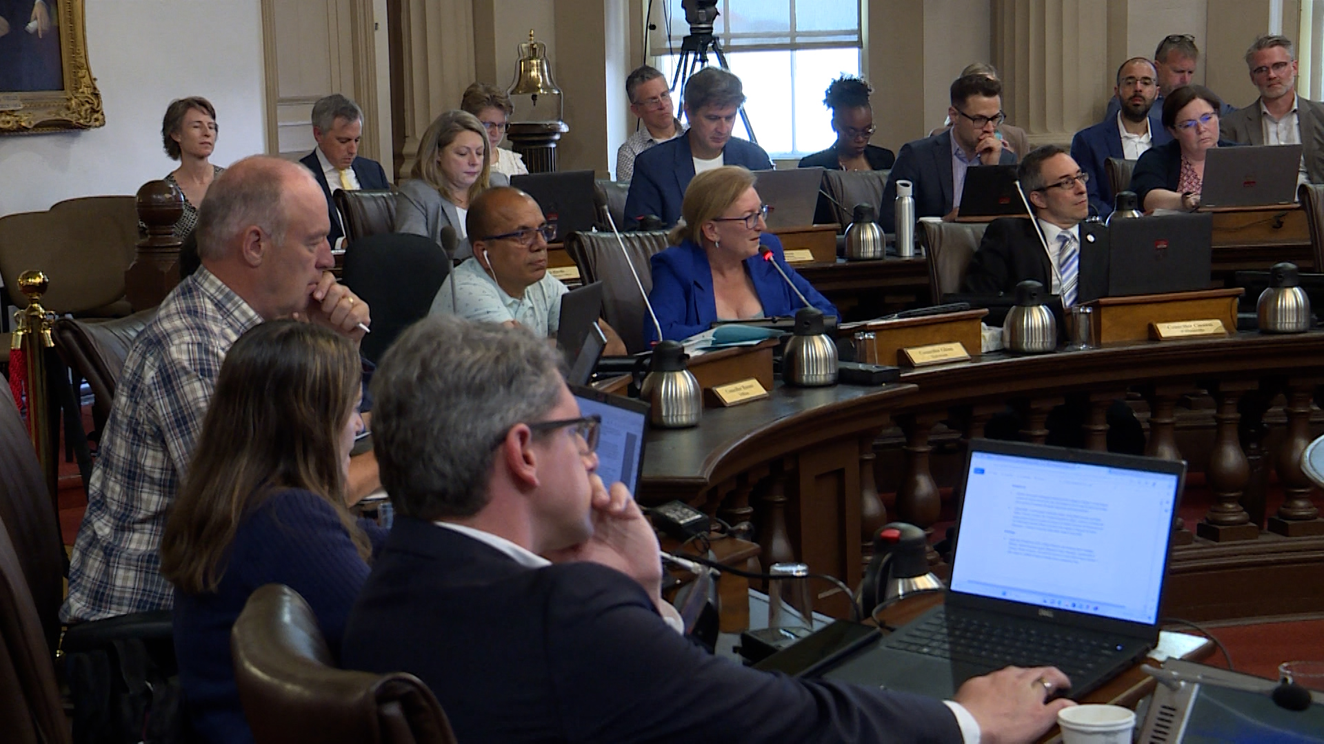 С поредната общинска бюджетна сесия идва и си отива град