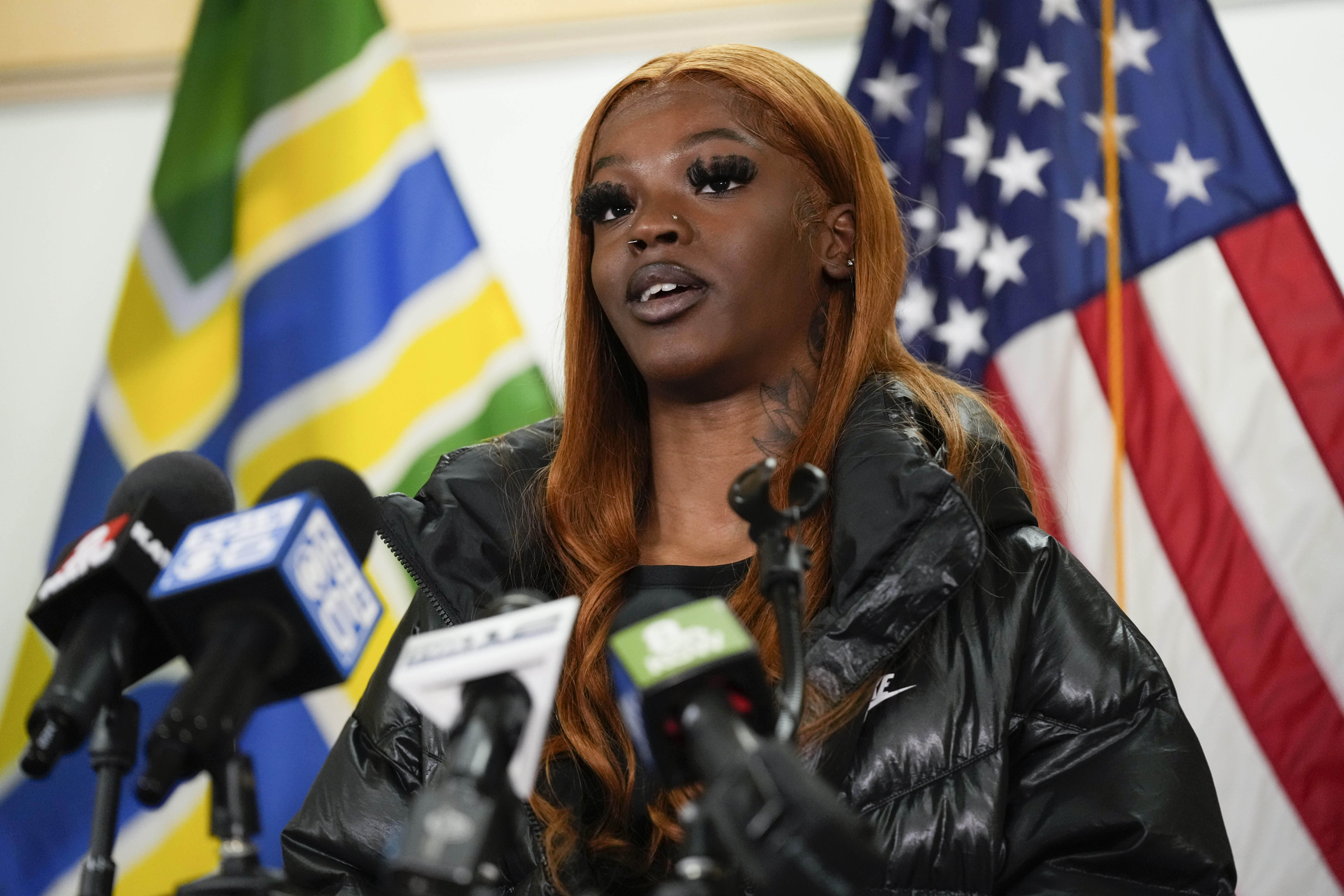 Маджия Уошингтън е приветствана като герой защото е изложила на