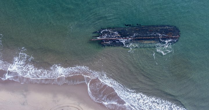 Мистериозно корабокрушение внезапно се появи по крайбрежието на Нюфаундленд