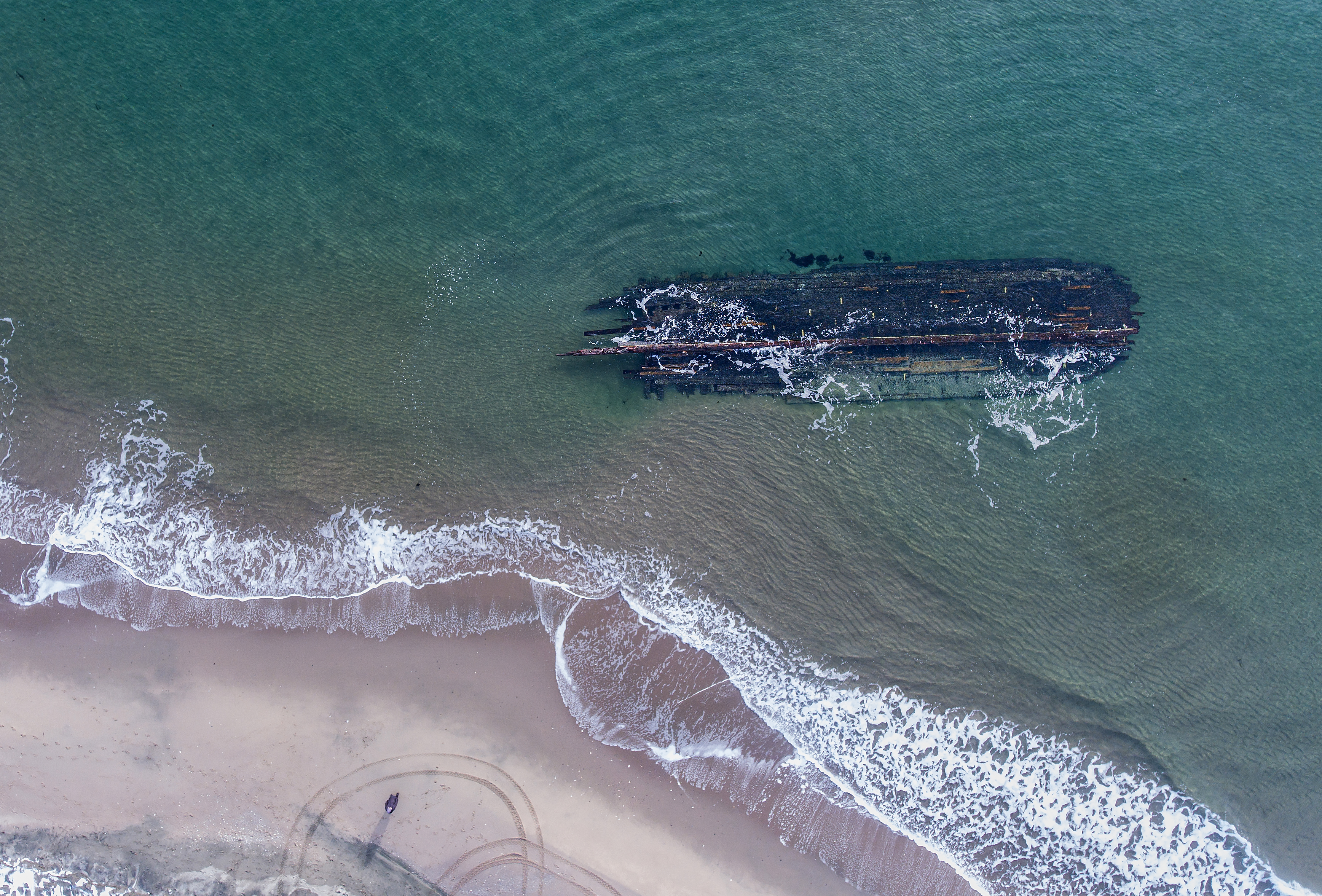 Mysterious shipwreck suddenly turns up along Newfoundland shoreline