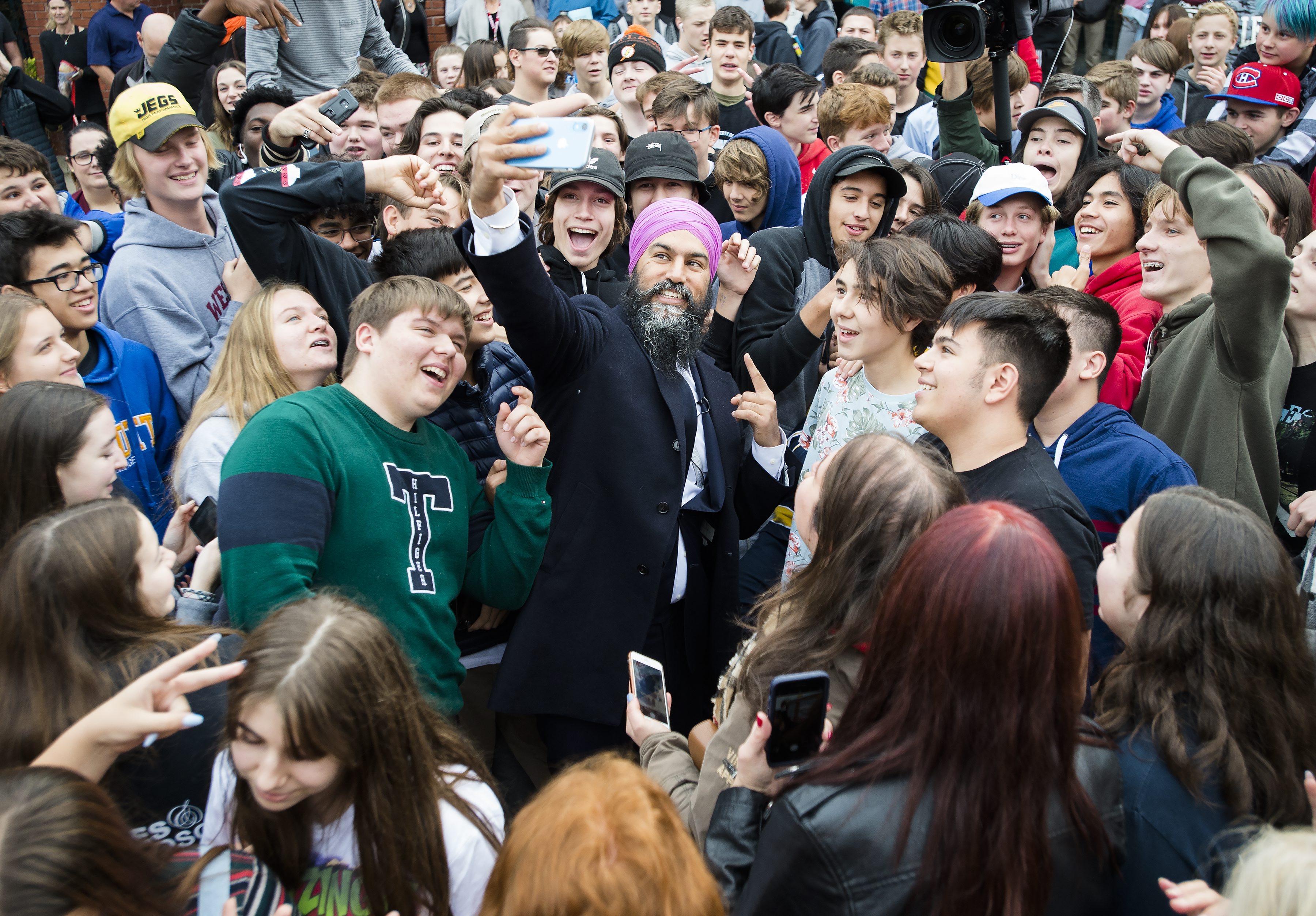 Когато страната следва да избере национално правителство ще има около