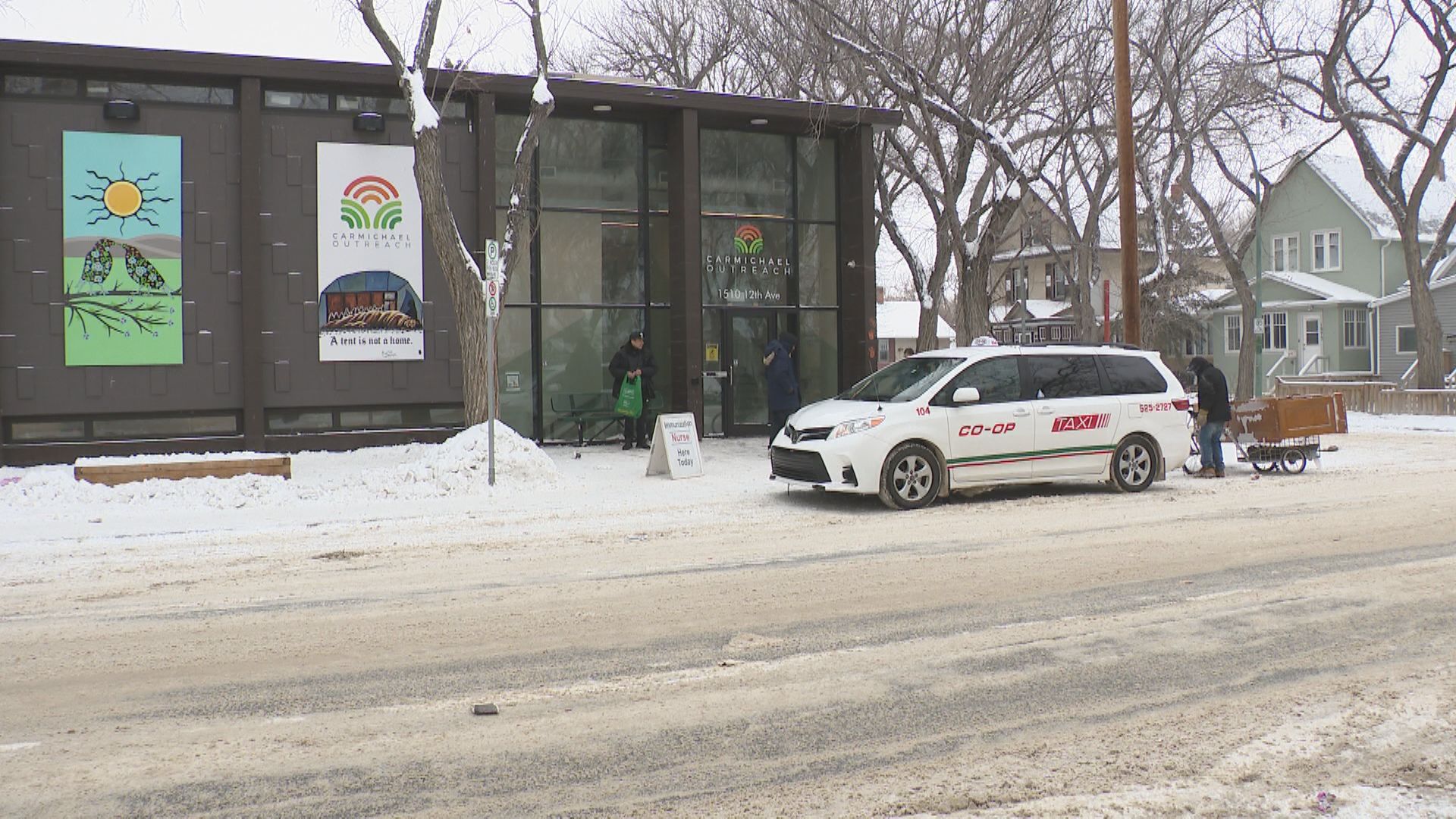 От транзитен автобус до закрито пространство Carmichael Warming Center официално