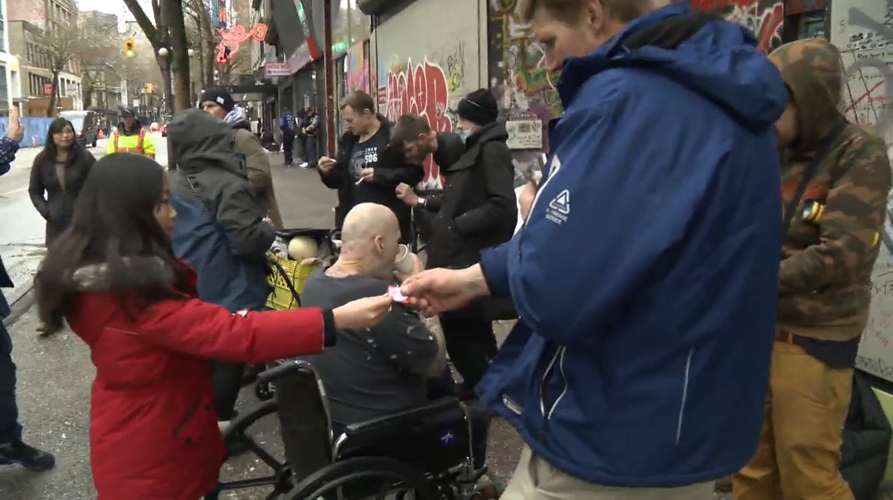 11 годишно момиче което от години набира средства за Downtown Eastside