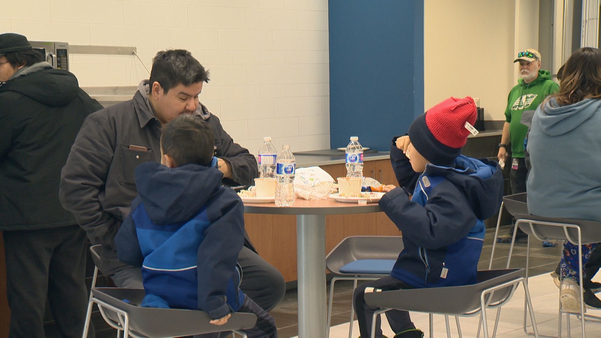 Families come together at Regina’s Mamaweyatitan Centre despite extreme cold